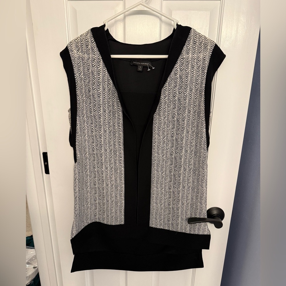 Banana Republic Black and White Tunic Top